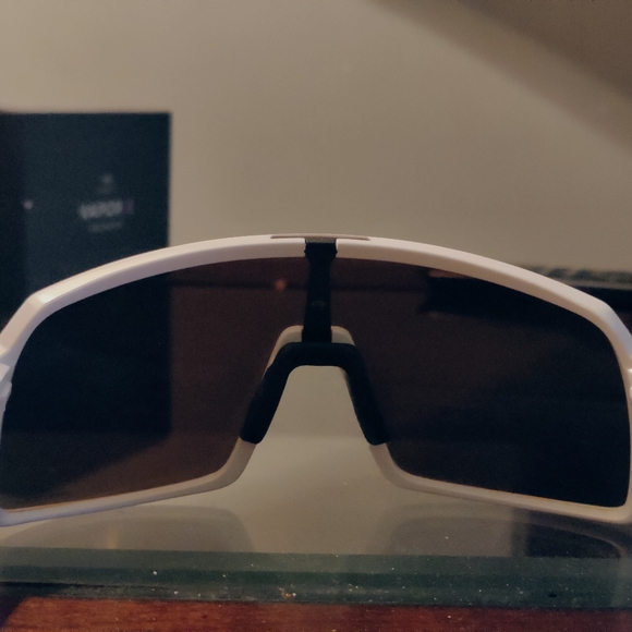 Oakley - Picture 7 of 7